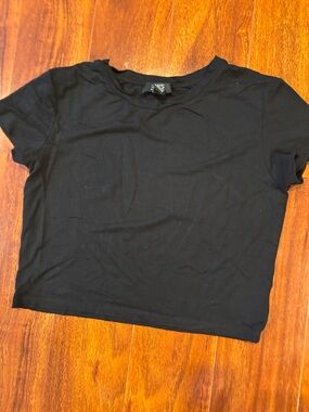 Black Crop Tee - Women's Basic Short Sleeve Crop Top
